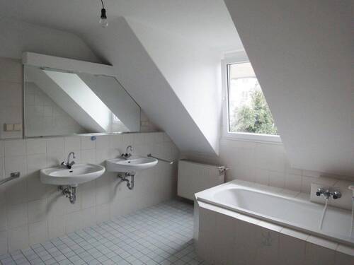 Bad mit alten Armaturen - 