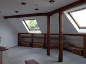 Wohnzimmer - Für sportliche Individualisten: frisch renovierte DG Wohnung