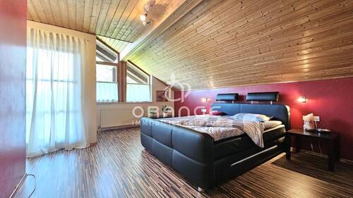 OG: Hauptschlafzimmer m. Balkonzugang - 