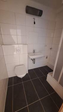 Bad mit Dusche - 2 Zimmer Etagenwohnung in Görlitz