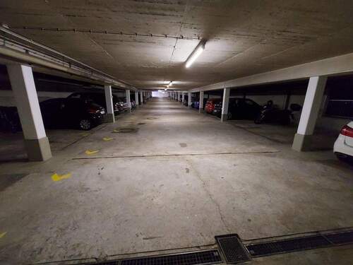 Große Tiefgarage - 