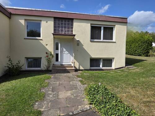 Frontansicht - Gepflegtes Reihenendhaus mit großem Grundstück in Kassel-Niederzwehren