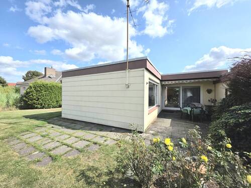 Rückansicht mit 2. Terrasse - 4 Zimmer Reihenendhaus zum Kaufen in Kassel