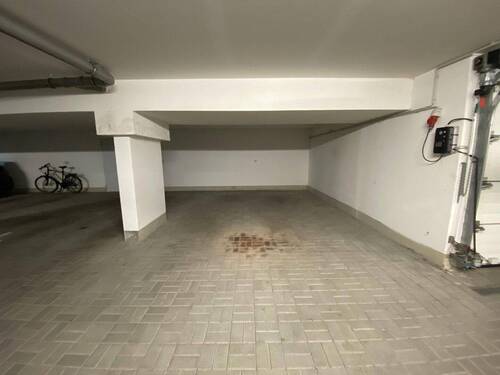 Tiefgaragenstellplatz - 
