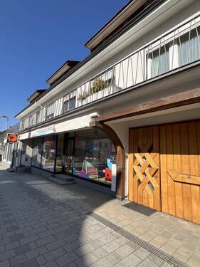 Außenansicht - 9 Zimmer Mehrfamilienhaus, Wohnhaus zum Kaufen in Jestetten