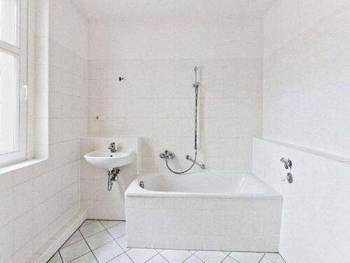 Bad - Etagenwohnung mit 65,40 m&sup2; in Riesa zur Miete