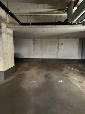 Tiefgaragen-Stellplatz - 