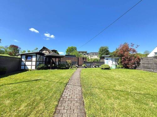Blick in den Garten - Einfamilienhaus mit 67,70 m&sup2; in Bernkastel-Kues zum Kaufen
