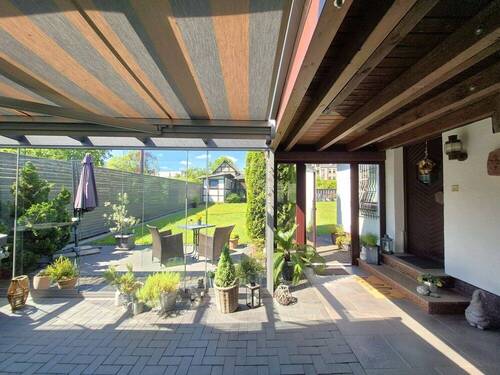 Blick aus dem Wintergarten in den Garten - 