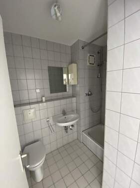 Bad - Etagenwohnung mit 31,10 m&sup2; in Mittweida zur Miete