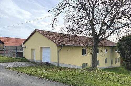 hintere Einfahrt - Einfamilienhaus mit 140,00 m&sup2; in Bad Bibra zum Kaufen