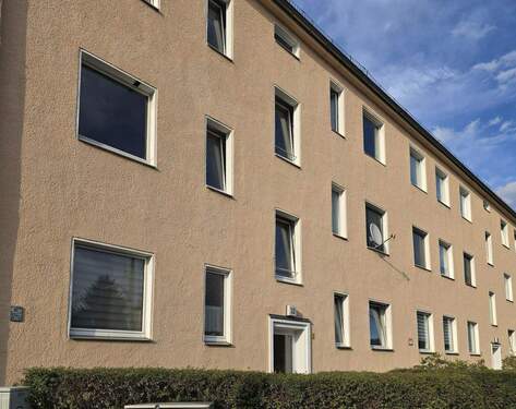 Hausansicht - Helle 2-Zi-Whg in Berlin-Reinickendorf – vermietet, mit Perspektive für Selbstnutzer