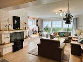 Wohnzimmer mit Kamin EG - 
