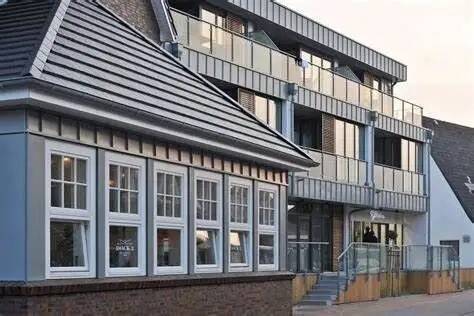 Außenansicht - SyltHörnum: Modernes Ferienapartment – 2 Zimmer, Südbalkon, Vermietungskonzept