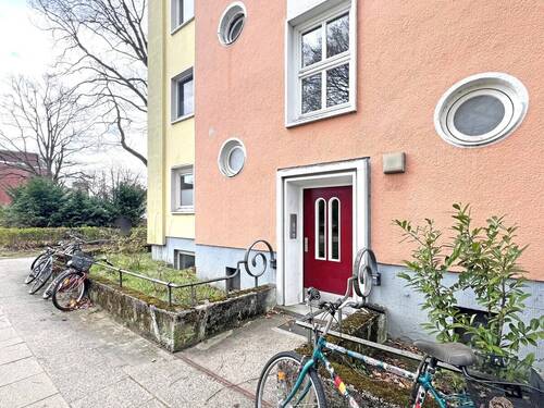 Eingangstür - 2 Zimmer Etagenwohnung zum Kaufen in Hamburg