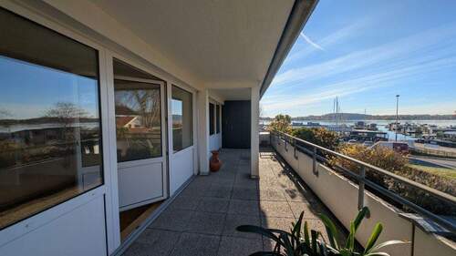 Großer Balkon mit Blick über den Hafen - 3 Zimmer Etagenwohnung in Schleswig