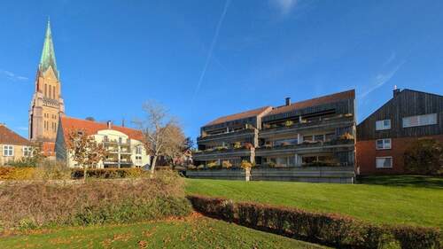 Außenansicht mit Dom im Hintergrund - Etagenwohnung mit 103,00 m&sup2; in Schleswig zum Kaufen