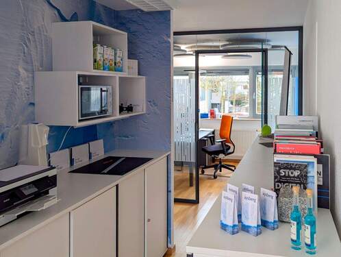 Stauraum, Drucker, Schneidplatz, Mikrowelle - Büro in Freising