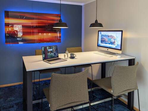Besprechungsecke mit Hochtisch - 