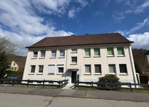 Außenansicht - *Vermietetes 4-Fam-Haus mit Garagen, Balkonen & Garten in Bad Lauterberg*