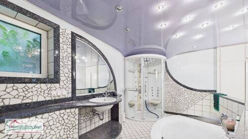 Wellnessbereich mit Dampfdusche - 