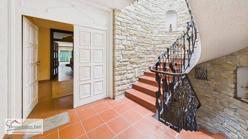 Treppenhaus im EG - 1 Zimmer Einfamilienhaus zum Kaufen in Losheim am See / Hausbach