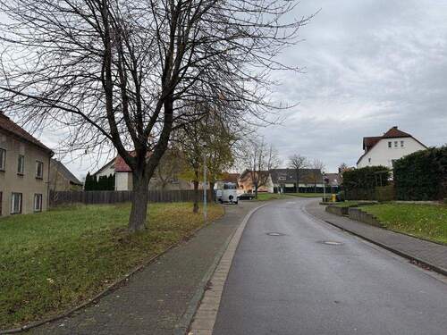 Straßenansicht nach Osten - Grundstück in Rötha