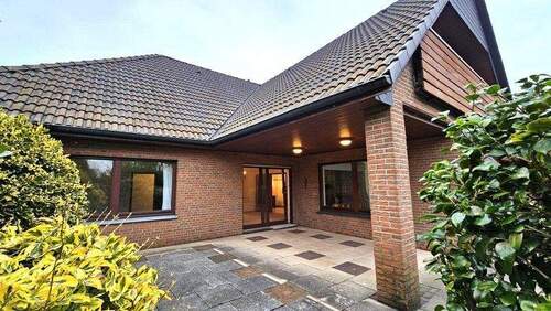 Haus und Terrasse - 7 Zimmer Bungalow in Delmenhorst