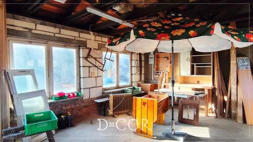 Garage vormals als Werkstatt genutzt - 