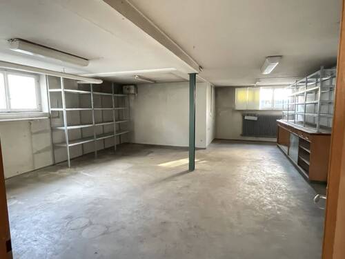 UG mit großem Raum + WC Anlage - 