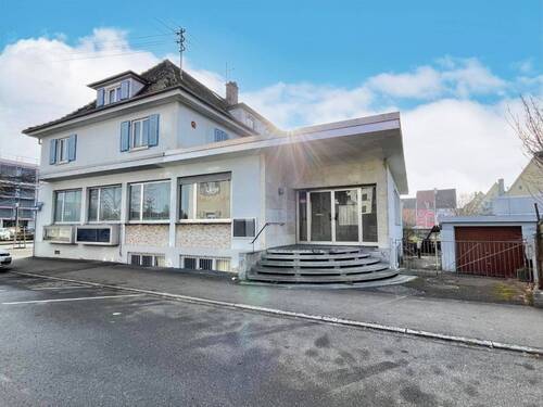 Zweiter Eingang + sep. Garage - 