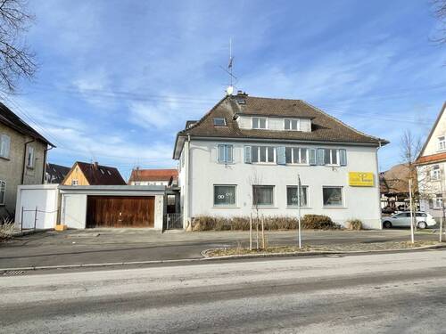 Seitlicher Hauseingang+Garage - 