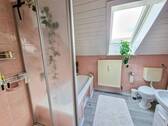 Tageslichtbad mit Wanne & Dusche - 