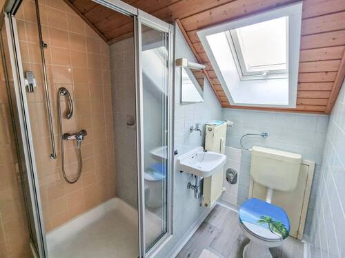 Duschbad mit WC & Fenster - 