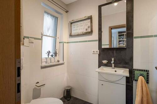 Modernes Gäste-Duschbad - 