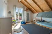 Helles Kinderzimmer - 