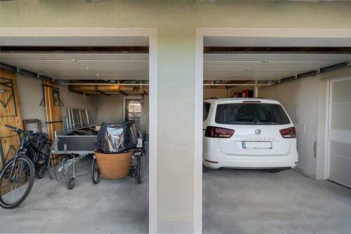 Doppelgarage mit Stauraum - 7 Zimmer Einfamilienhaus in Landau/Isar Niederhöcking