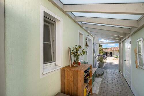 Überdachter Gang zur Garage - 