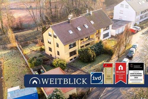 Drohnenaufnahme - WEITBLICK: Dreifamilienhaus in guter Wohnlage!