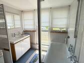 Badezimmer mit Terrassenzugang - 