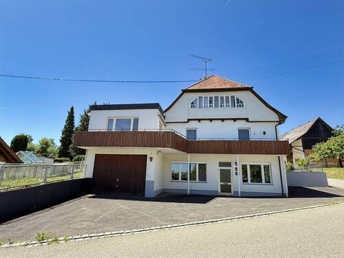 Einfamilienhaus mit Gewerberäumen und Garage - 