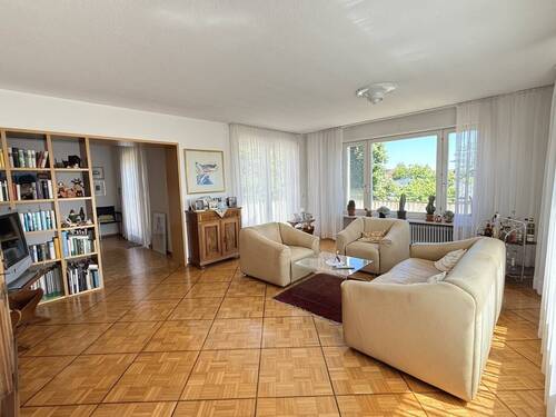 Helles Wohnzimmer - 9 Zimmer Einfamilienhaus in Sauldorf