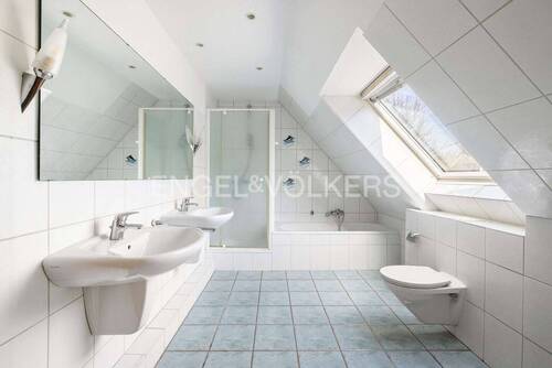 Vollbad im Obergeschoss - 