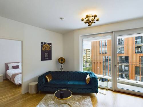 Wohnzimmer - Modernes Apartment mit Balkon nahe Postplatz 