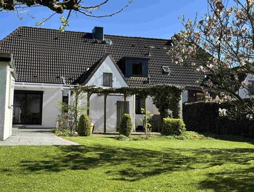 Gartenansicht.jpg - Wohnen in Ostholstein am Neustädter Binnenwasser: 5-Zi.-DHH mit schönem Garten und viel Platz zu kaufen!