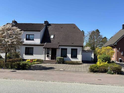 Aussenansicht.jpg - 5 Zimmer Doppelhaushälfte zum Kaufen in Neustadt in Holstein