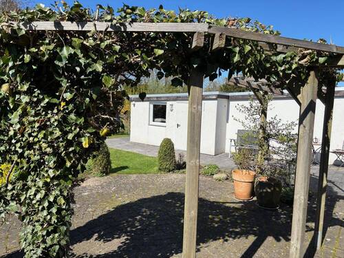 Blick auf die Garage mit Werkstatt.jpg - 5 Zimmer Doppelhaushälfte in Neustadt in Holstein