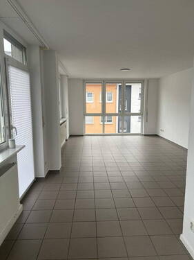 Bild 1 - Schöne helle Zweizimmerwohnung - 630,00&nbsp;EUR Kaltmiete, ca.&nbsp; 65,00&nbsp;m&sup2;&nbsp;Wohnfl&auml;che