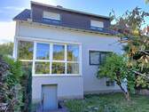 Rückseite mit Wintergarten - Top gepflegtes Wohnhaus in St. Ingbert SÜD, mit Wintergarten, Sauna, pflegeleichtem Garten und Garage,St. Ingbert SÜD