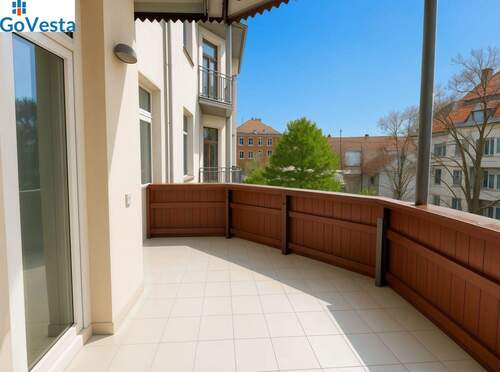 Balkon 1 von 2 - Etagenwohnung mit 178,00 m² in Leipzig zum Kaufen